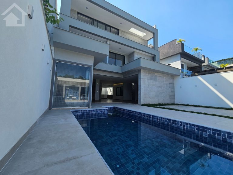 Casa Triplex Condomínio Art Life Recreio do Bandeirantes