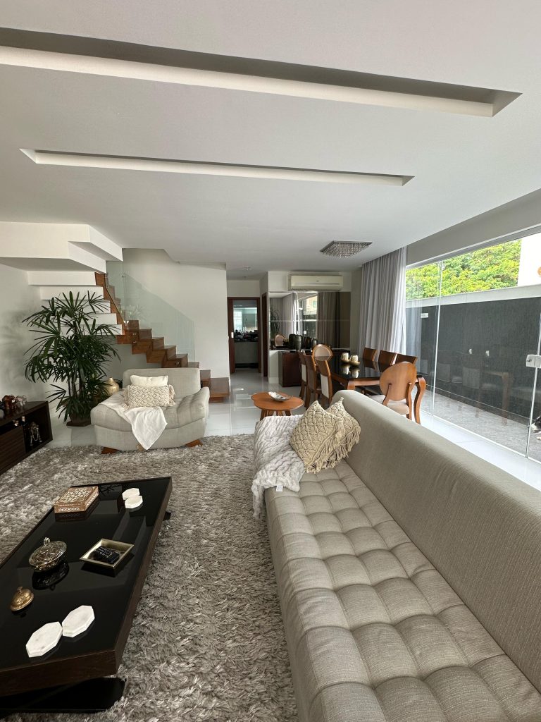 CASA DUPLEX OPORTUNIDADE NO CONDOMÍNIO RIVIERA DEL SOL / TODA MOBILIADA