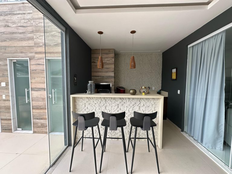 CASA DUPLEX OPORTUNIDADE NO CONDOMÍNIO RIVIERA DEL SOL / TODA MOBILIADA