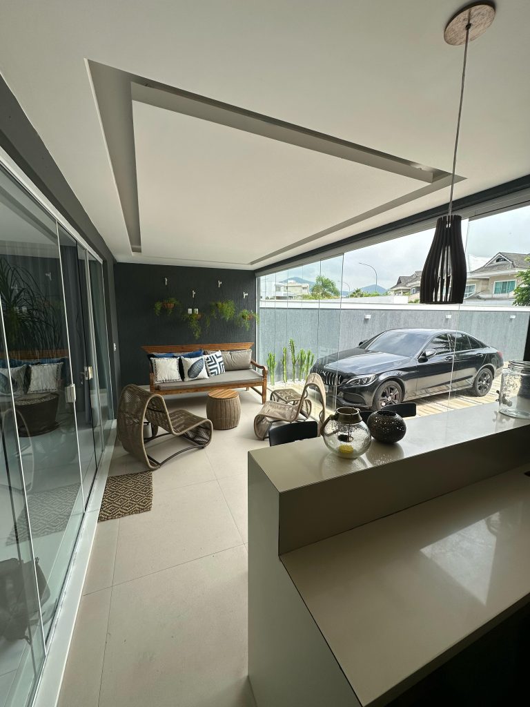 CASA DUPLEX OPORTUNIDADE NO CONDOMÍNIO RIVIERA DEL SOL / TODA MOBILIADA