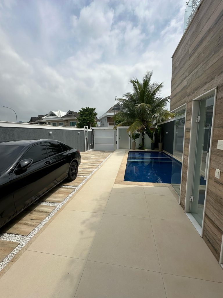 CASA DUPLEX OPORTUNIDADE NO CONDOMÍNIO RIVIERA DEL SOL / TODA MOBILIADA