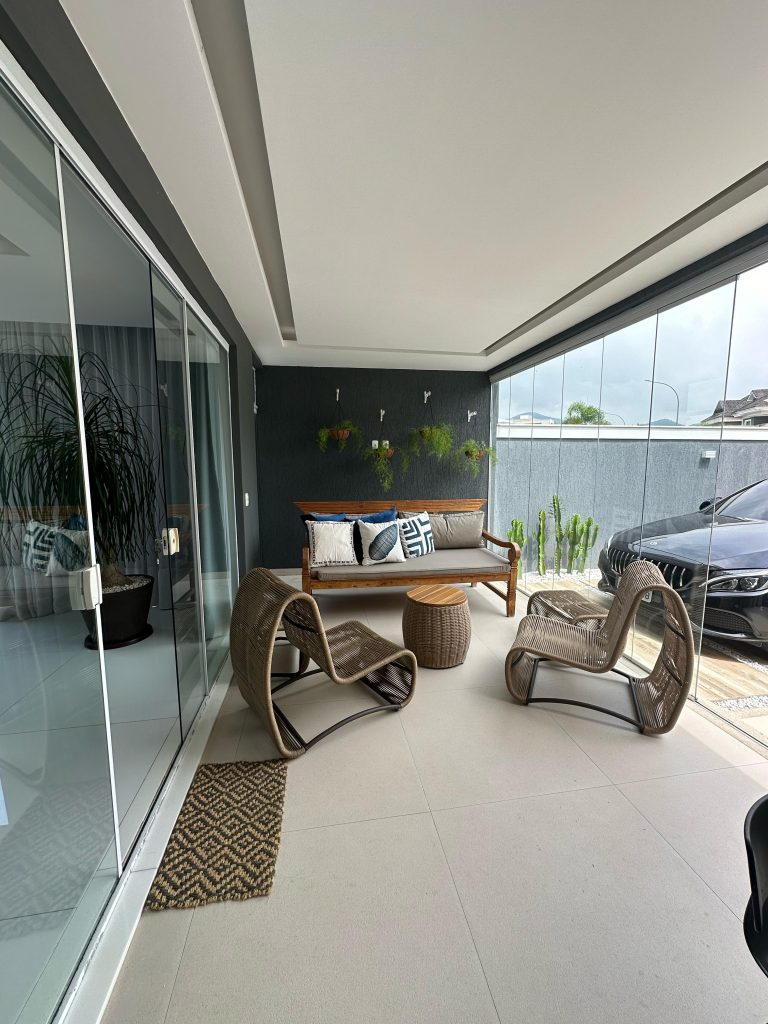 CASA DUPLEX OPORTUNIDADE NO CONDOMÍNIO RIVIERA DEL SOL / TODA MOBILIADA