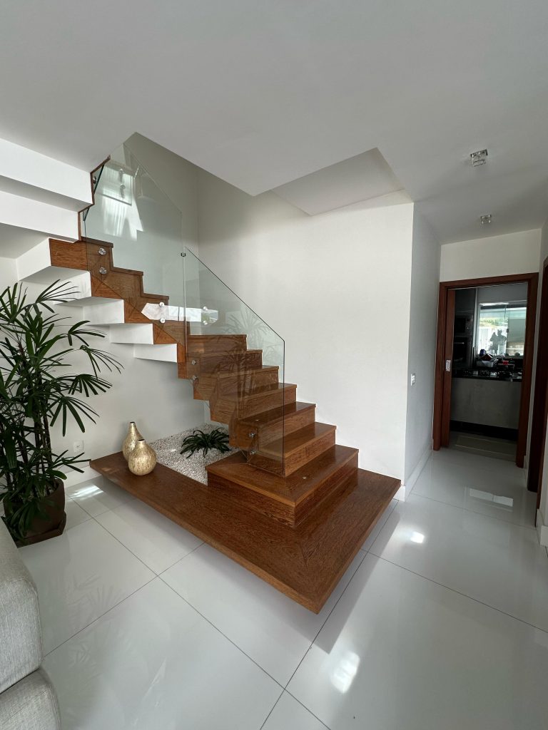 CASA DUPLEX OPORTUNIDADE NO CONDOMÍNIO RIVIERA DEL SOL / TODA MOBILIADA