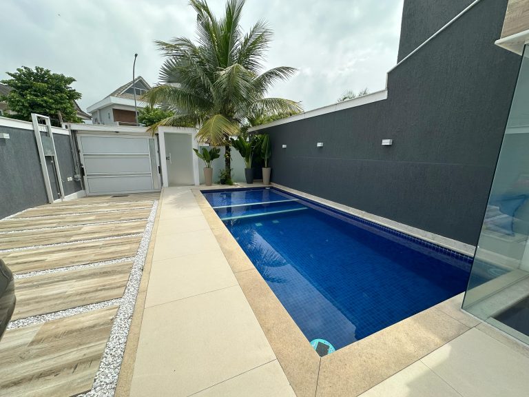 CASA DUPLEX OPORTUNIDADE NO CONDOMÍNIO RIVIERA DEL SOL / TODA MOBILIADA