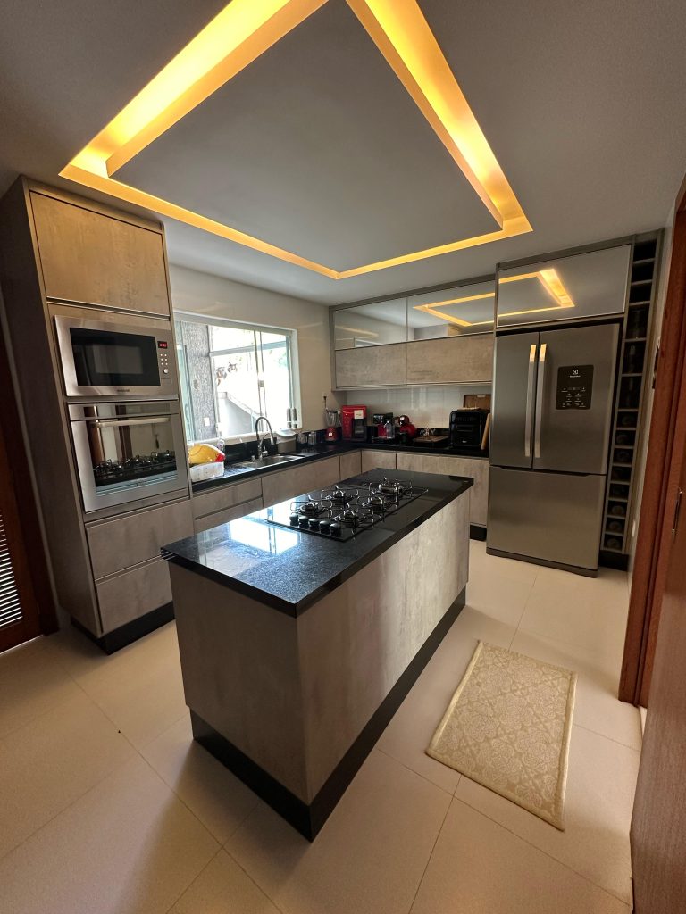 CASA DUPLEX OPORTUNIDADE NO CONDOMÍNIO RIVIERA DEL SOL / TODA MOBILIADA