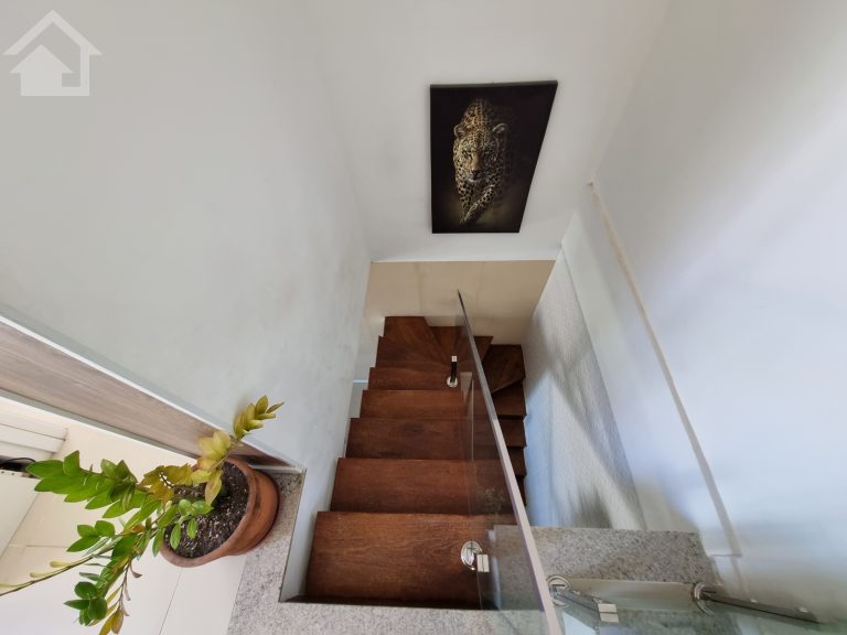 LINDA COBERTURA DUPLEX PORTEIRA FECHADA EM VARGEM PEQUENA