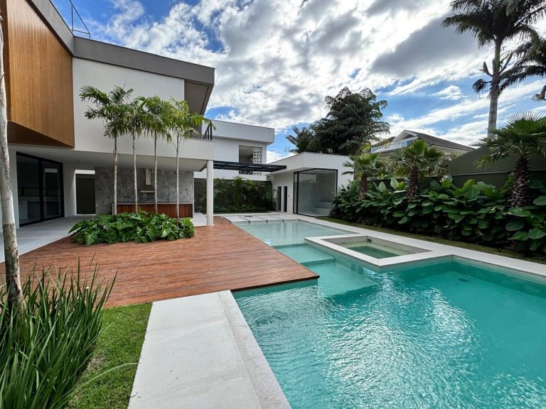 Casa de Condomínio com 5 Quartos à venda, 760m² – Barra da Tijuca Condomínio Santa Mônica Jardins