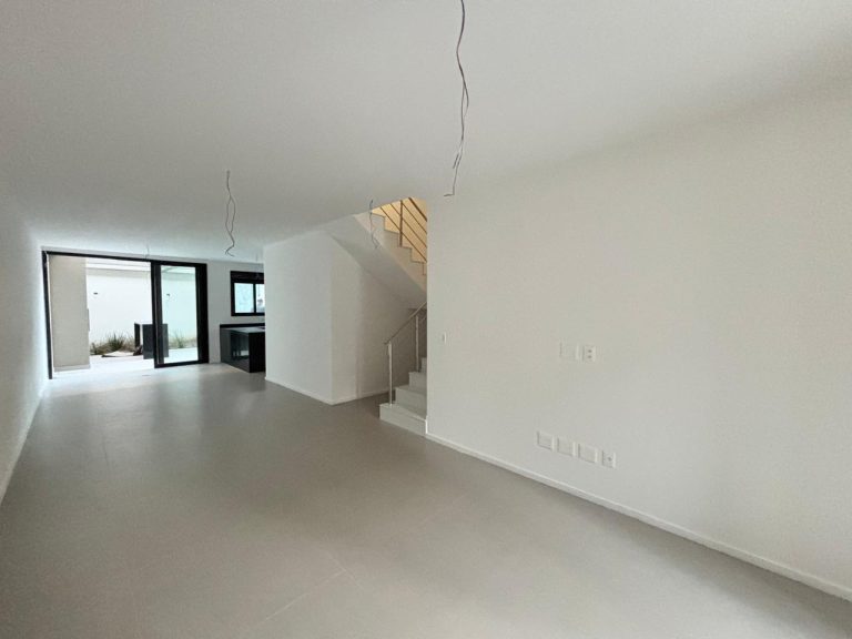 Casa de Condomínio localizado(a) no bairro: Barra da Tijuca – Rio de Janeiro possui 367 m² muito bem distribuídos